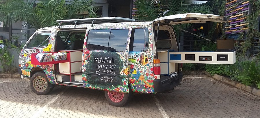 AFRICA/UGANDA – Una biblioteca gratis in un furgone per i bambini di strada di Kampala